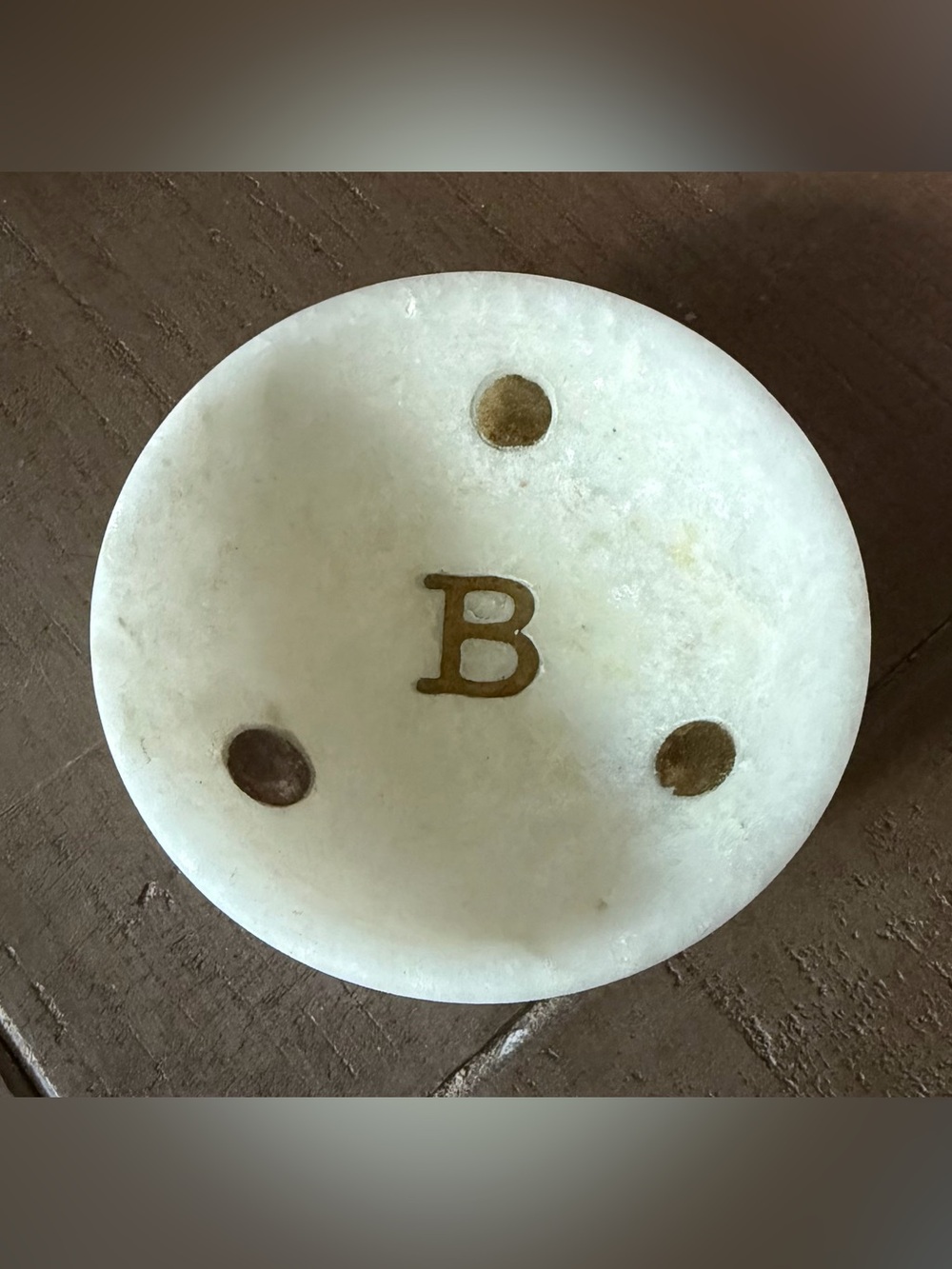 Monogram 'B' White Marble Dish with Brass Inlay. Great for jewelry.